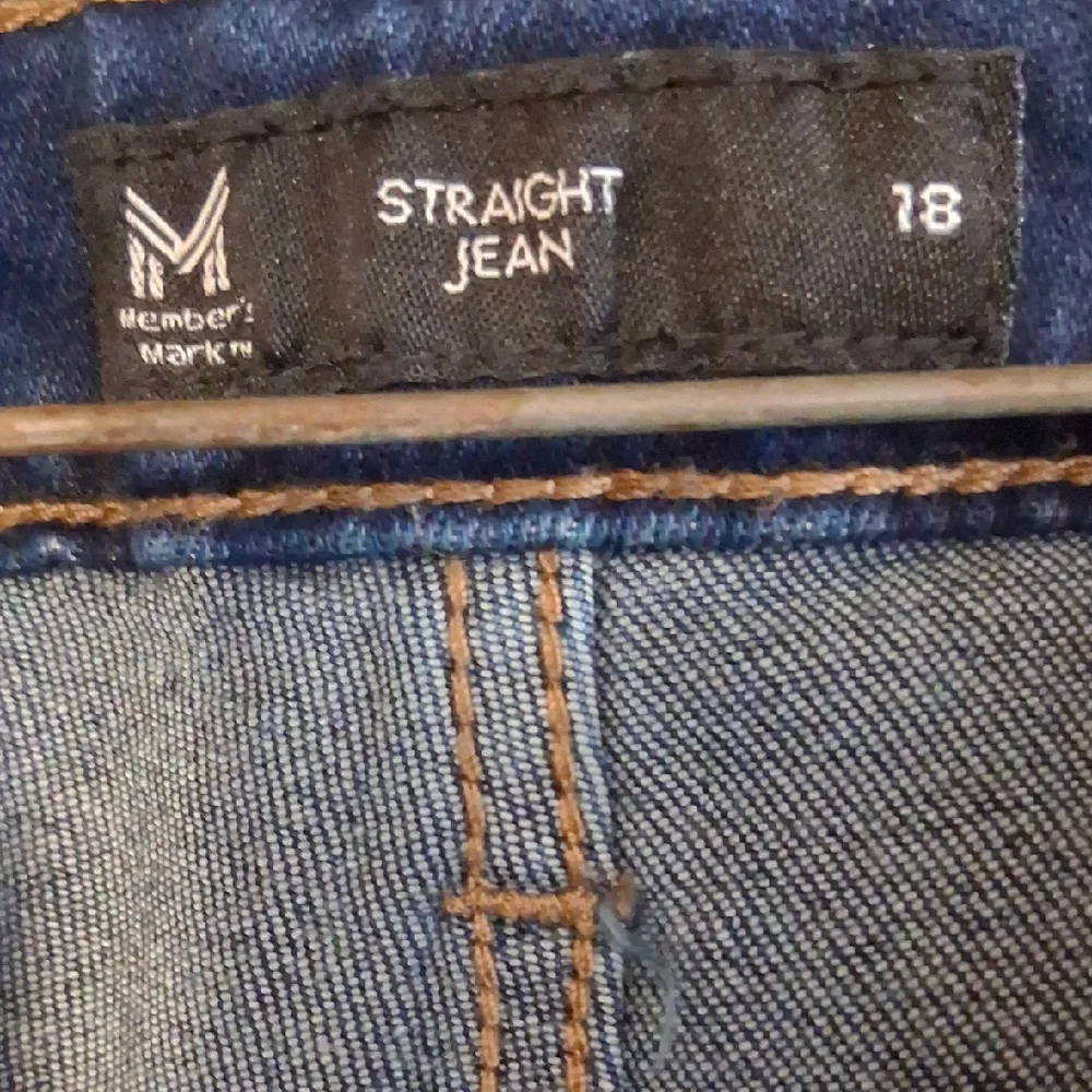 Relaxed Fit Women's Denim Jeans - Picture 2 of 5
